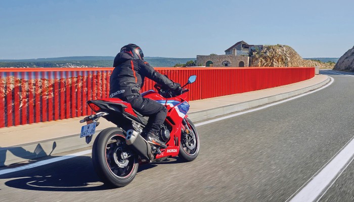 cbr500r-product-page-zig-zag-img1-1400x800-01