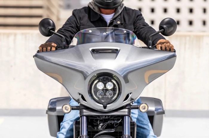 Large Mounted Front Fairing and Screen Large Mounted Front Fairing and Screen